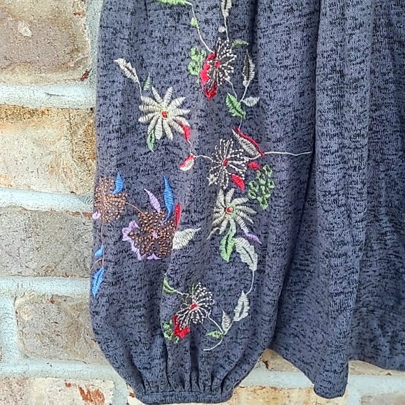 Time & Tru Women's Heathered Gray Balloon Sleeve Top - Picture 2 of 6